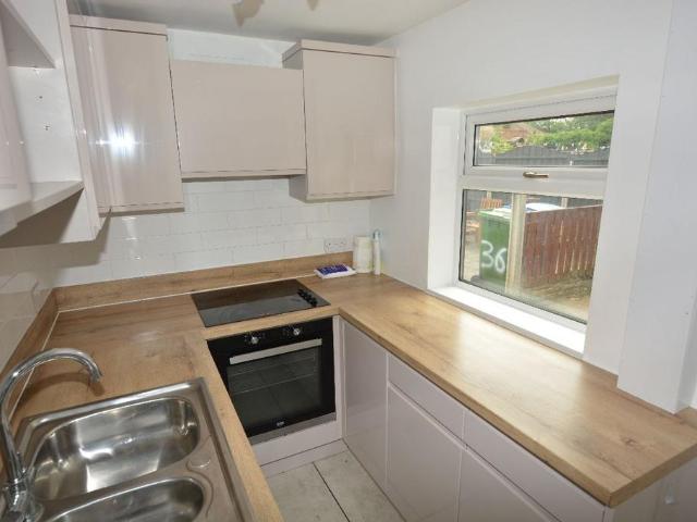 John Street 3 bed terraced house to rent £750 pcm £173 pw