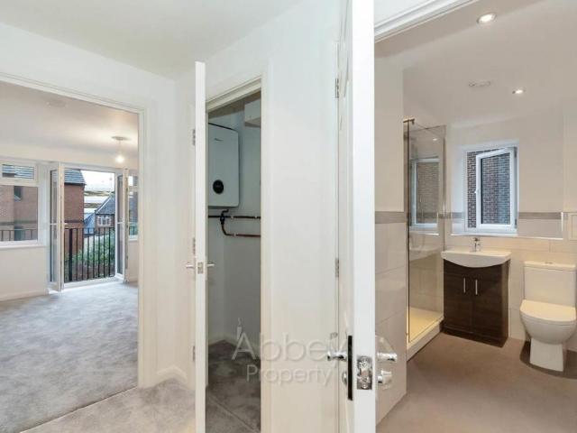 John Street, The Elms, LU1 1 bed flat to rent £1,050 pcm £242 pw
