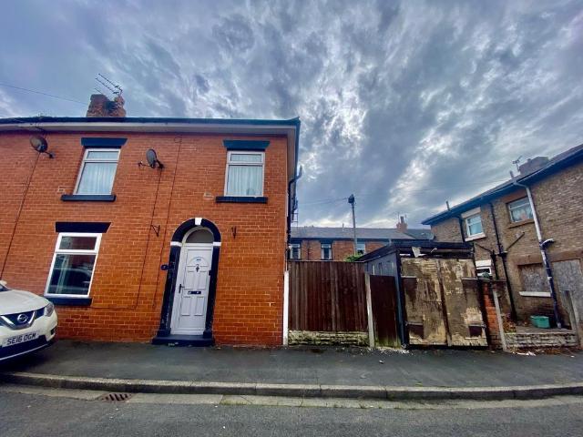 John Street, Chorley, PR7 2 bed house to rent £800 pcm £185 pw