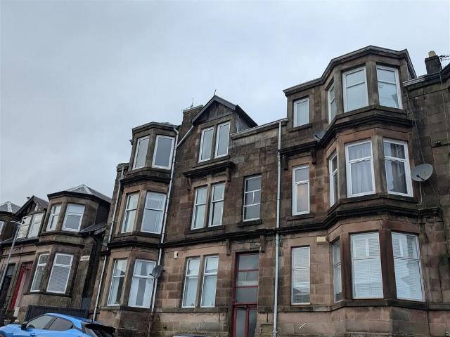 John Street, Gourock PA19 2 bed flat to rent £700 pcm £162 pw