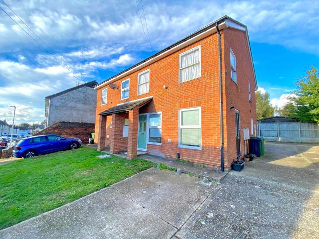 John Street, Maidstone ME14, 2 bed flat to rent, £1,100 pcm | PrimeLocation