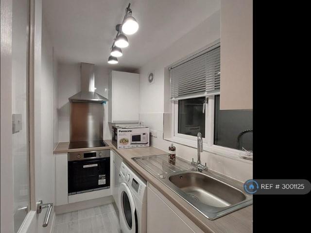 John Silkin Lane, London, SE8 1 bed flat to rent £1,730 pcm £399 pw