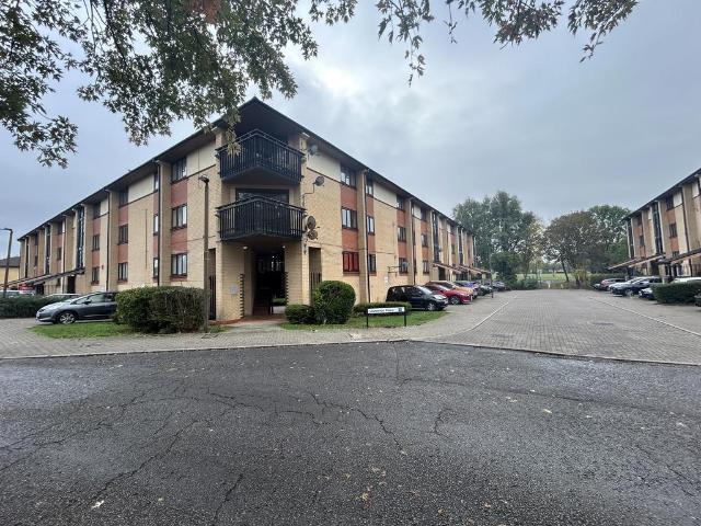 Johnston Place, Milton Keynes, MK6 2 bed flat to rent £1,350 pcm £312 pw