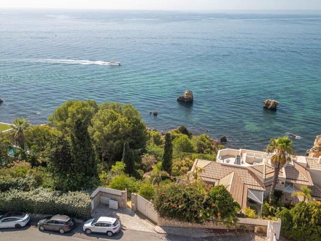 Joia à beira mar com elevador, piscina, piso radiante, sauna. 366m² Albufeira e Olhos de Água