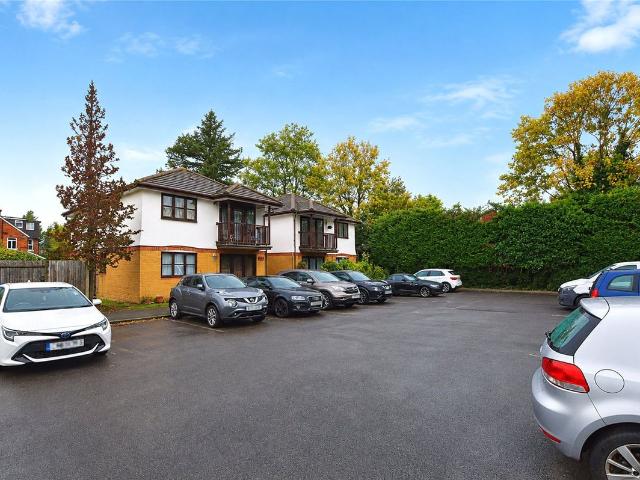 Joinville Place, Addlestone, Surrey KT15, 1 bed flat to rent, £1,200 pcm | PrimeLocation