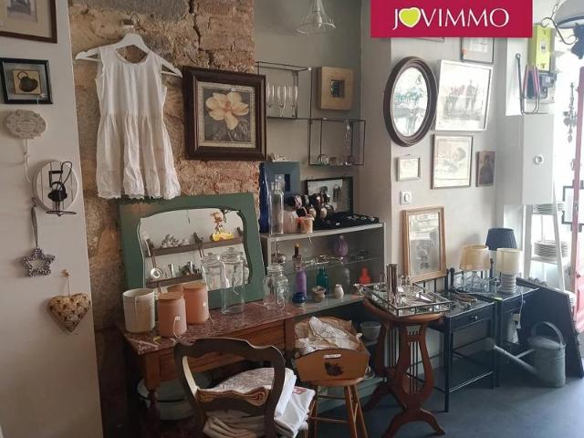 JOLI MAGASIN AVEC HABITATION AU DESSUS