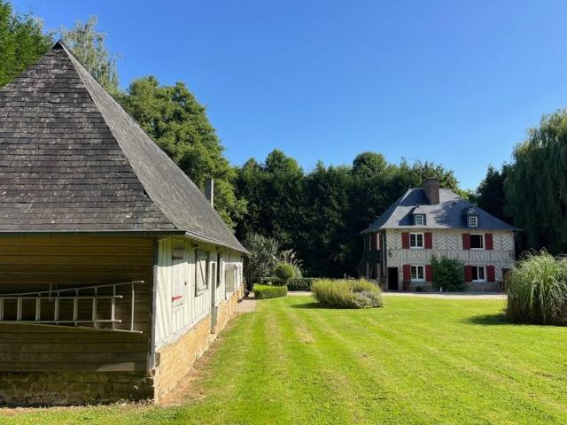Joli manoir de 156 M2 en surface utile avec son annexe sur u. 156m² Les Authieux sur Calonne
