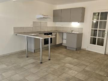 JOLI APPARTEMENT EN 3E ET DERNIER ETAGE ENTIEREMENT RENOVÉ A 2 PAS DU CENTRE VILLE
