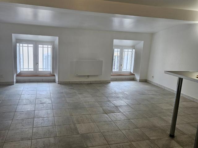 JOLI APPARTEMENT EN 3E ET DERNIER ETAGE ENTIEREMENT RENOVÉ A