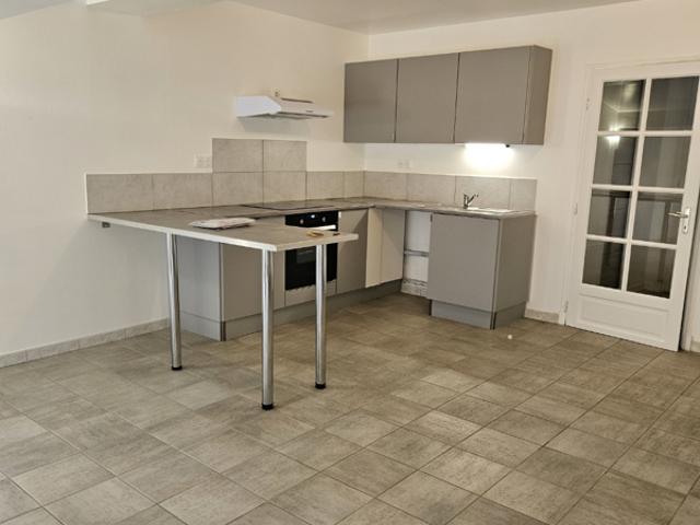 JOLI APPARTEMENT EN 3E ET DERNIER ETAGE ENTIEREMENT RENOVÉ A
