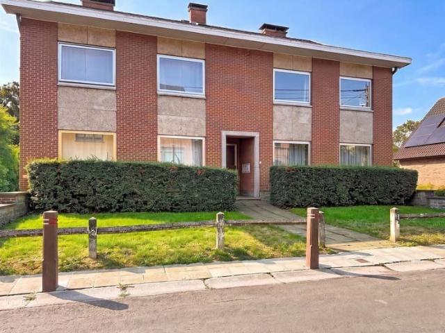 Joli appartement 2 chambres avec terrasse et jardin commun!