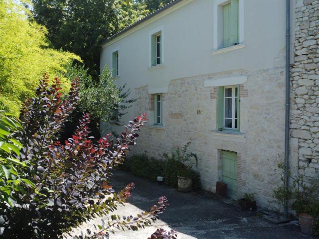 Joli corps de ferme avec dépendances et un terrain d'env 6.4. 150m² Saint Amans de Pellagal
