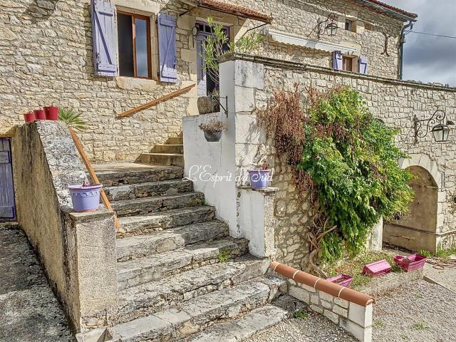 Joli corps de ferme en campage avec un gite 157m² Concots
