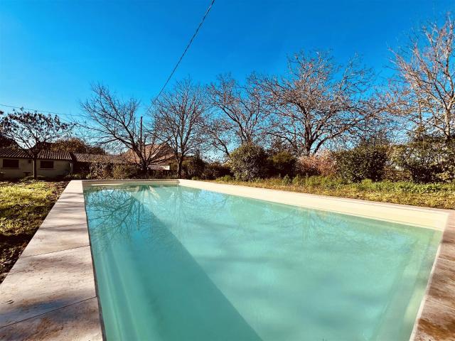 Joli cottage avec une nouvelle piscine nichée dans un jardin. 134m² Issigeac
