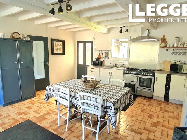 Joli cottage de 2 chambres, avec jardin isolé, situé en bordure du village de Carelles