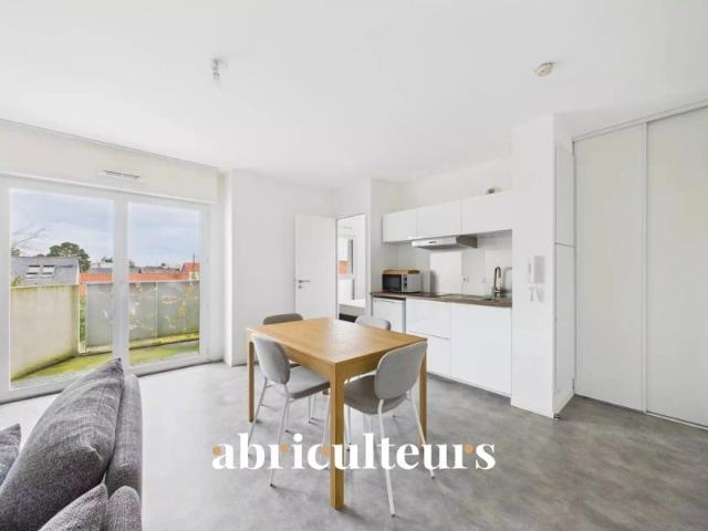 Joli deux pièces en parfait état Immeuble moderne, ascenseur, balcon et parking bd Emile Gabory à Nantes 44200