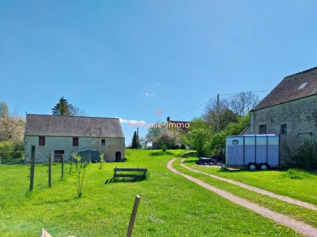 Joli ensemble bâti sur 4.8 ha proche Falaise