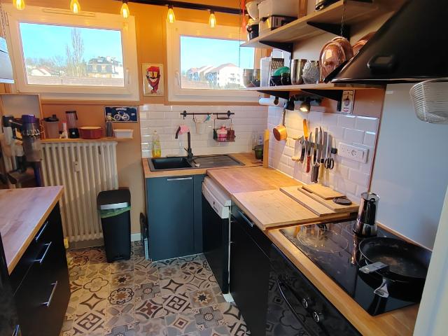 Joli F4 lumineux prox. Legouest balcons, garage, cave