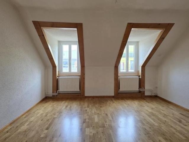 JOLI LOGEMENT MANSARDÉ À PROXIMITÉ DE TOUTES COMMODITÉS