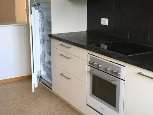 JOLI LOGEMENT AVEC BALCON