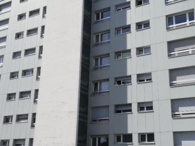 Joli logement de deux pièces dans un immeuble paisible