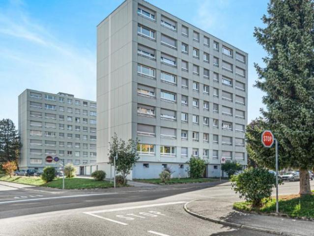 Joli logement de deux pièces dans un immeuble paisible