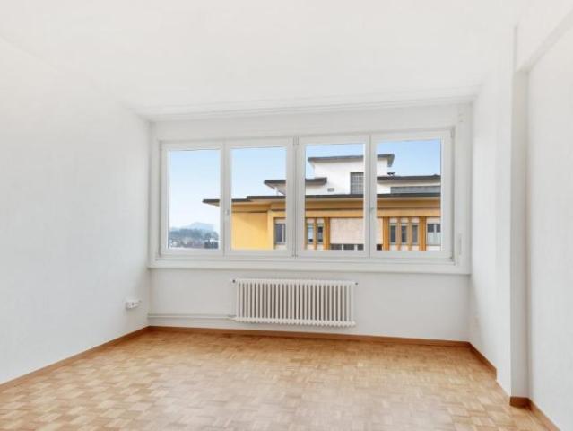 Joli logement de 3 pièces dans un immeuble avec ascenseur