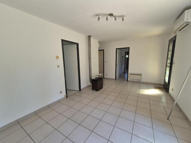 Joli pavillon 3 pièces de plain pied dans campagne calme avec garage