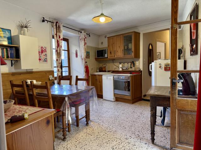 Joli Petit Appartement avec Terrasse dans Maison de Village