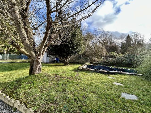 JOLI PLAIN PIED INDIVIDUELLE AVEC JARDIN ET GARAGE