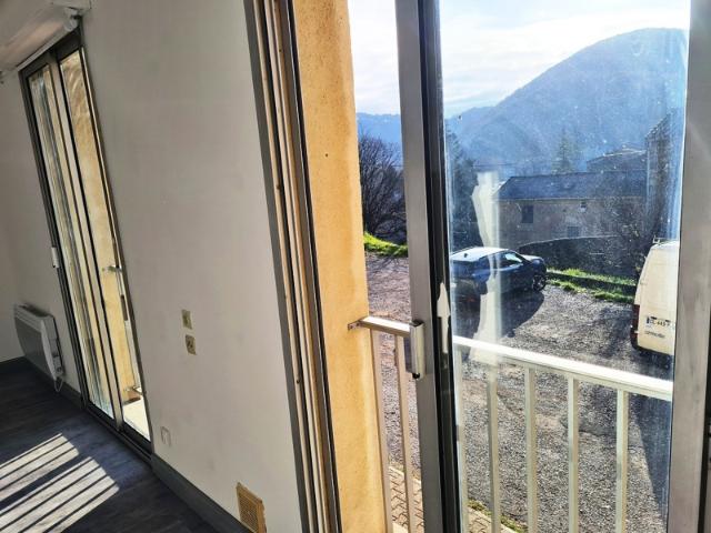 Joli studio 21m2 meublé exposé sud avec vue montagne au 1er