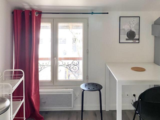 Joli studio tout neuf en plein coeur du parc de Maisons Laffi