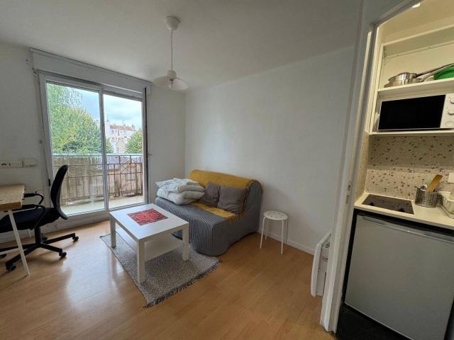 JOLI STUDIO AVEC BALCON