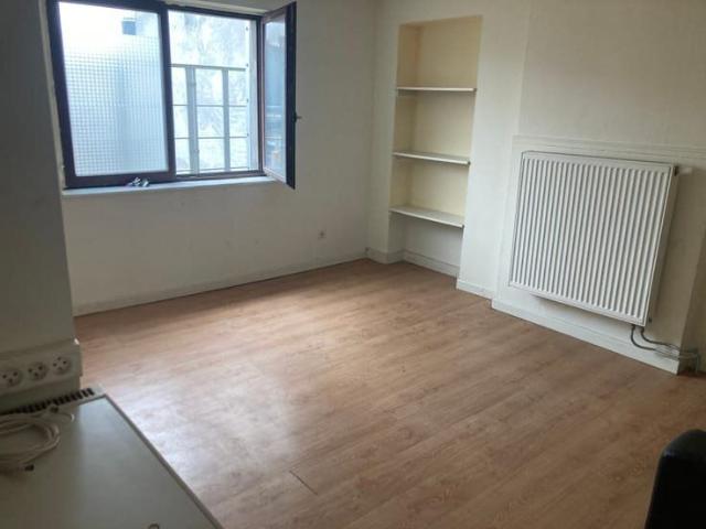 Joli studio avec salle de bain et coin cuisine