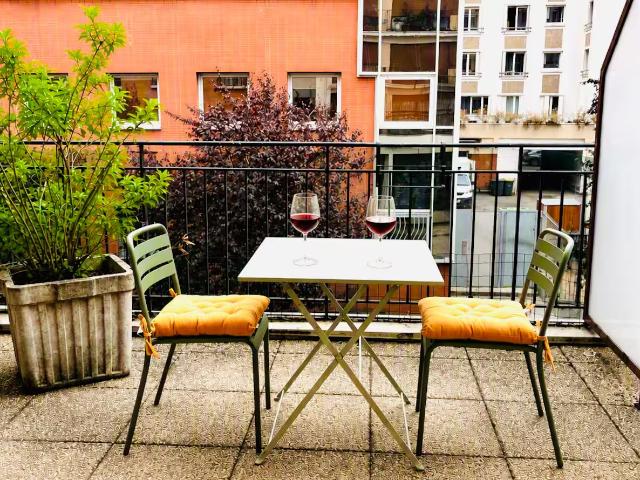 Joli studio avec Terrasse à Paris 13 Partager Enregistrer
