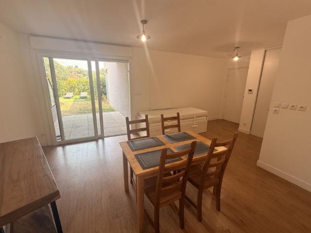 Joli studio meublé avec loggia et jardin proche Carnolès
