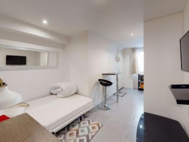 joli studio meublé de 15.12m² Au 1er étage, sur cour