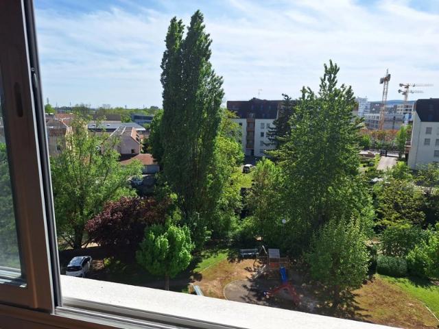 JOLI T1 DANS RESIDENCE AVEC ASCENSEUR ET PARKING EXTERIEUR PRIVATIF A PROXIMITE DU PORT DU CANAL