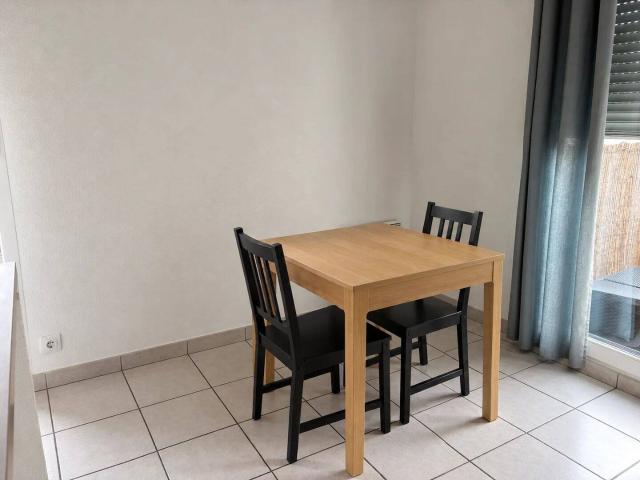 Joli T2 meublé de 43 m² avec balcon et possibilité de garage