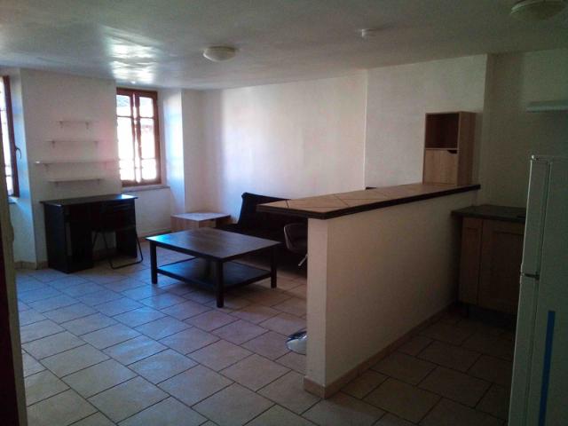 JOLI T2 AMENAGE ET EQUIPE EN 2EME ET DERNIER ETAGE RUE JEAN