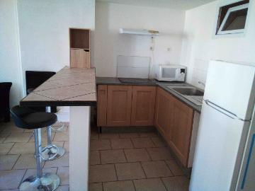 JOLI T2 AMENAGE ET EQUIPE EN 2EME ET DERNIER ETAGE RUE JEAN JAURES