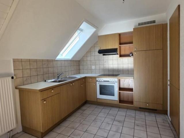 JOLI 2 PIECES ENTIEREMENT RENOVE SITUE A CÔTE DE L'ECOLE