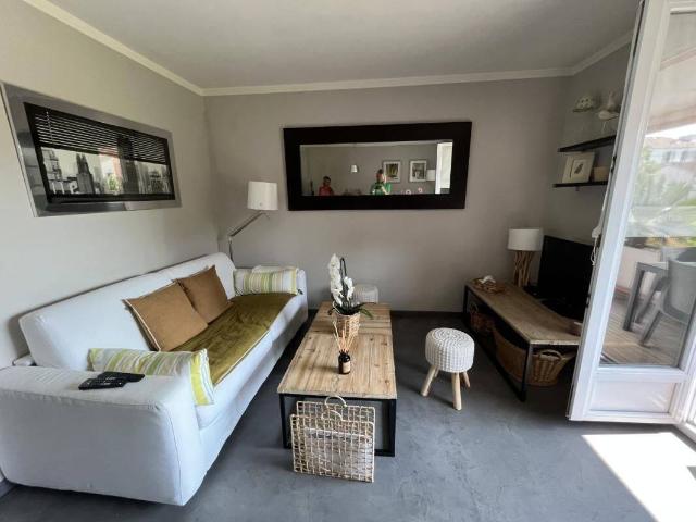 JOLIE T2 MEUBLE RESIDENCE AVEC PISCINE PARKING