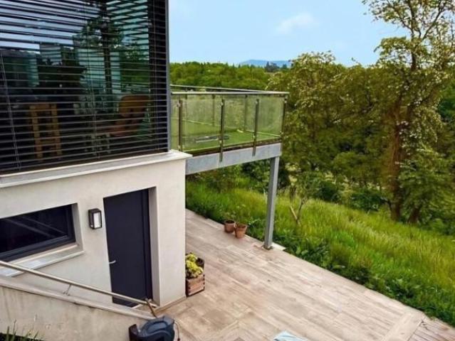 Jolie villa contigüe à Aïre
