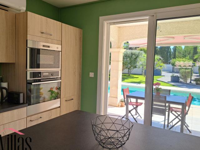 Jolie villa de plain pied sur terrain arboré de 1600 m2