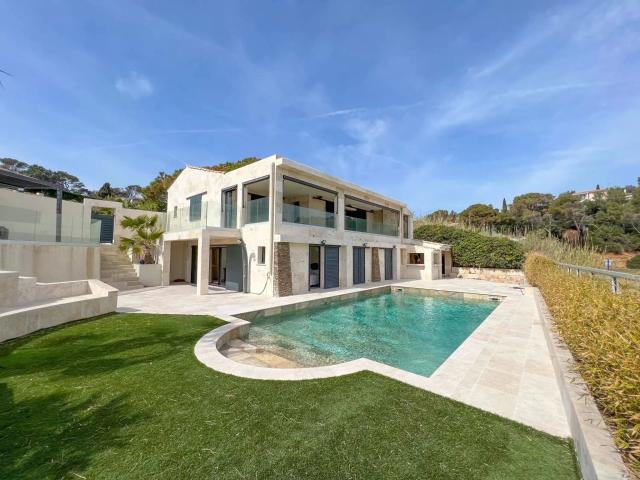 Jolie villa pieds dans l'eau 200m² Sainte Maxime