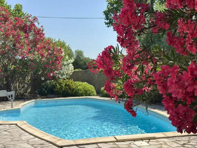 Jolie villa Provencale: 4 chambres, double garage, jardin et. 132m² Carcassonne