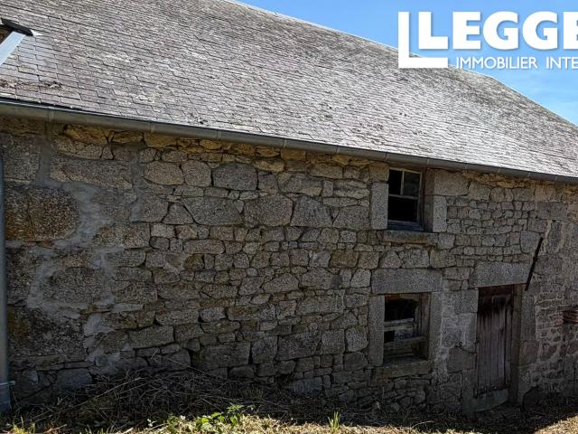 Jolie cottage à rénover avec terrain ancienne demeure du célèbre macon de la Creuse Jan dau Boueix!