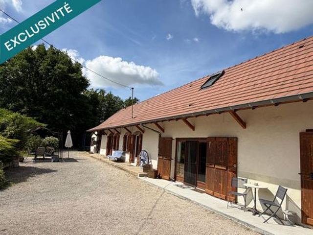 Jolie ferme Bressane avec carport et piscine