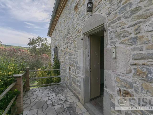 Jolie fermette en pierre avec potentiel important. 290m² Penne